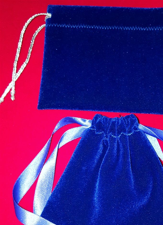 Very good quality velvet gift bags, set of 2, 20 euros, + another 3 free gifts