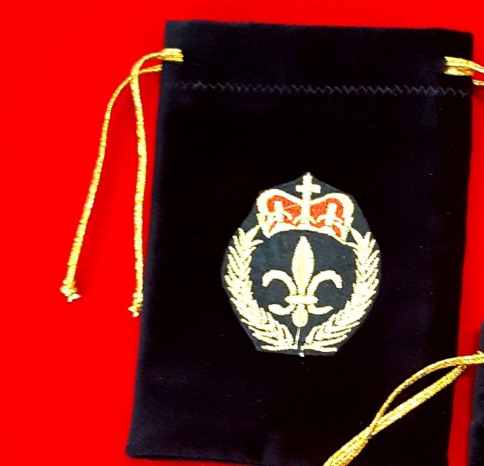 Velvet gift bags, set of 2, 15 euros, + another 2 free gifts.
