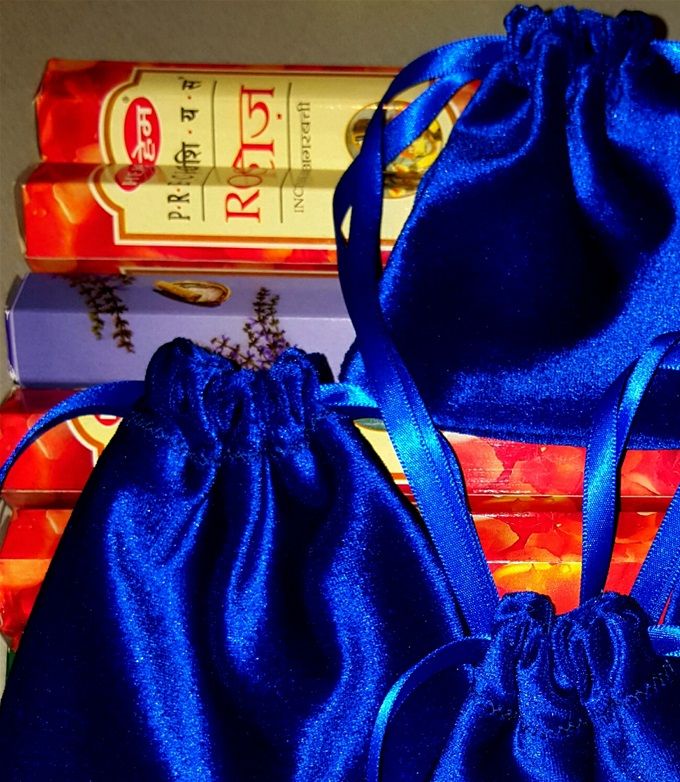 Velvet gift bags, 4 euros per piece